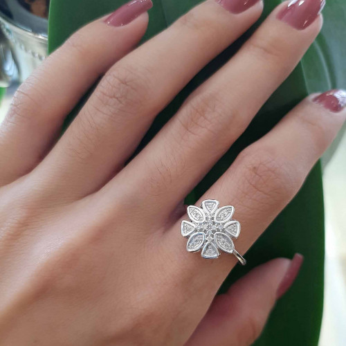 Anel de ouro 18k flor com brilhantes